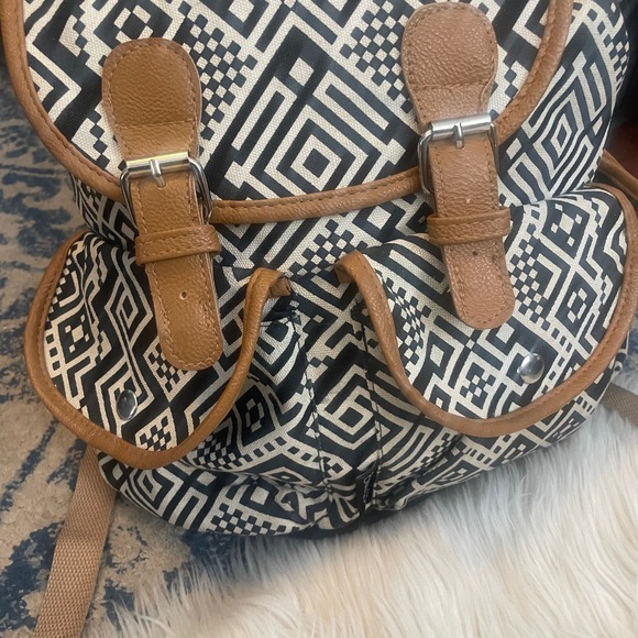 Emma & Chloe Boho Aztec Print Canvas Backpack Rucksack Black White - Picture 4 of 9